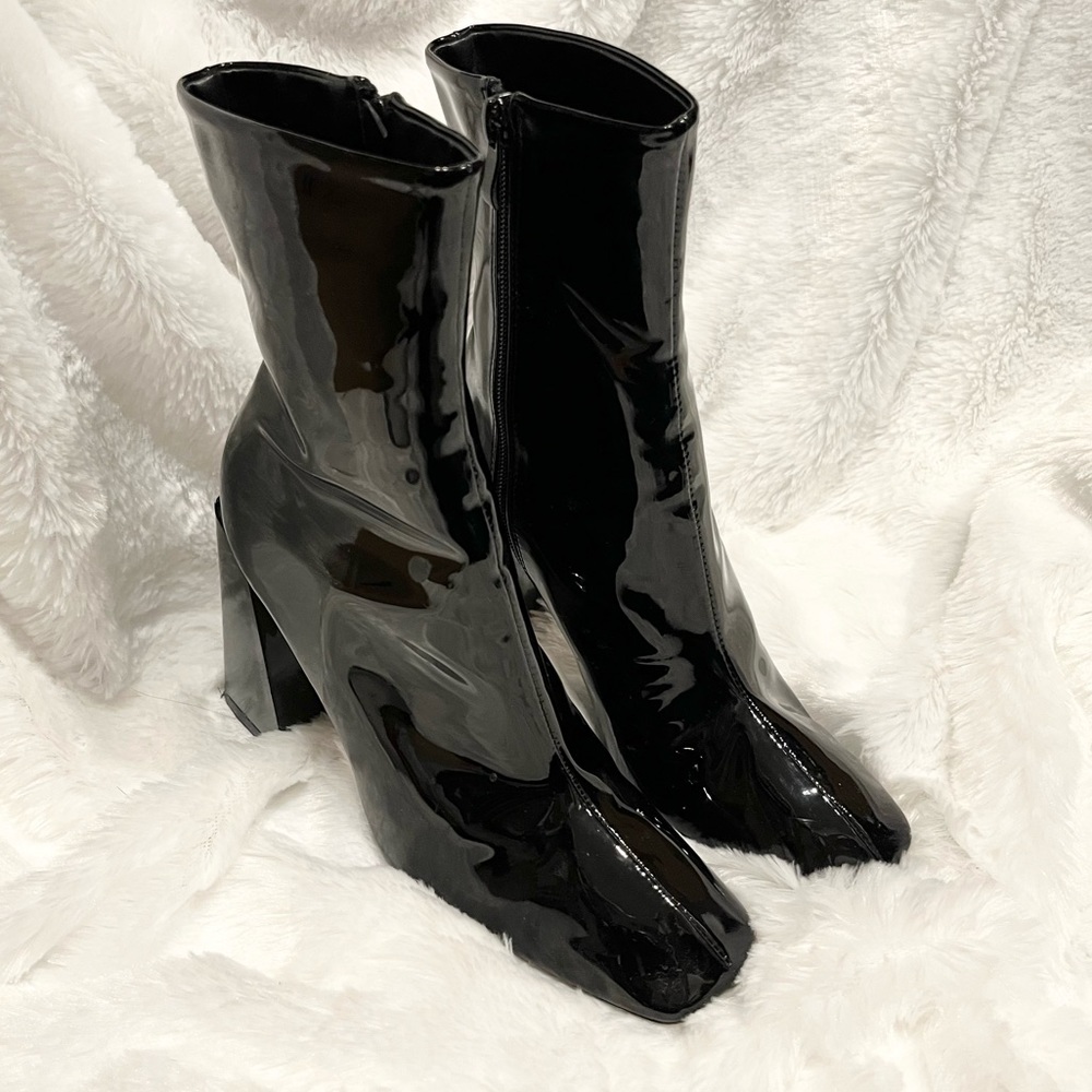 Patent leather chunky abstract heel boots